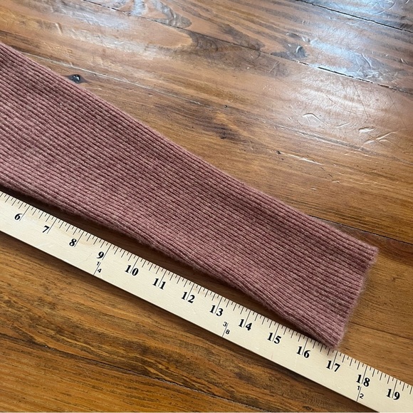 Lilla P 100% Cashmere Knit V-neck Sweater Meave size M Soft - Picture 15 of 15